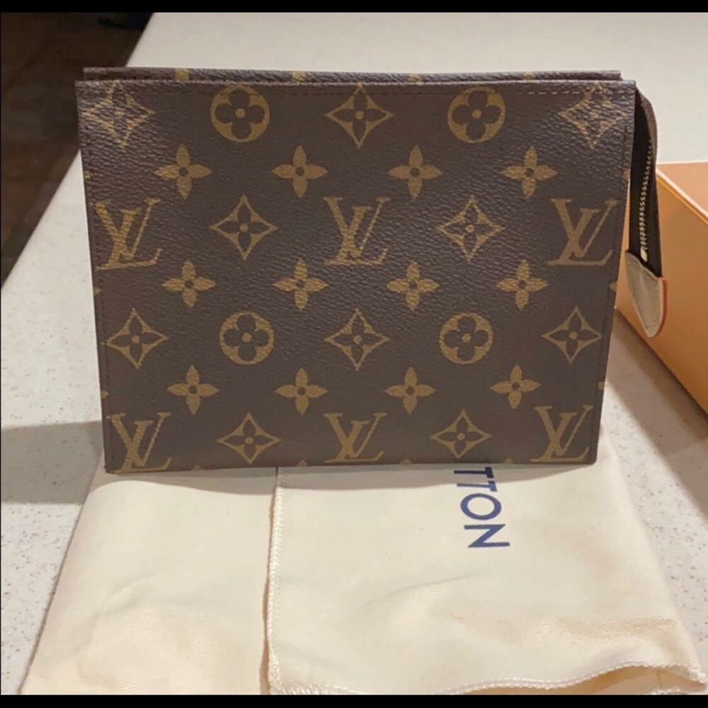 Louis Vuitton Toiletry 19 Pouch